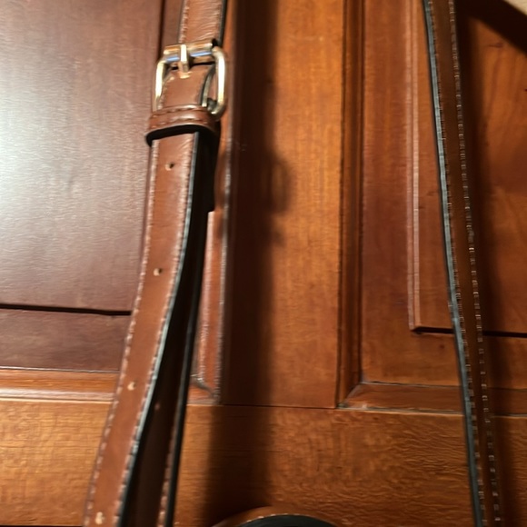 Cognac color leather bag with adjustable straps and handles - Picture 3 of 7